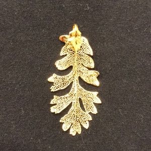 GOLD PLATED LEAF PENDANT NWOT APPROXIMATELY 2 1/4 inches long